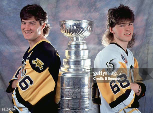 Canadian professional hockey player Mario Lemieux and Czech colleague Jaromir Jagr of the Pittsburgh Penguins stand with the Stanley Cup, early...
