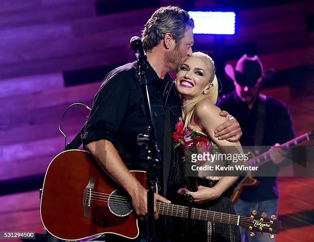 Singers Blake Shelton and Gwen Stefani perform on the Honda Stage at the iHeartRadio Theater on May 9, 2016 in Burbank, California.