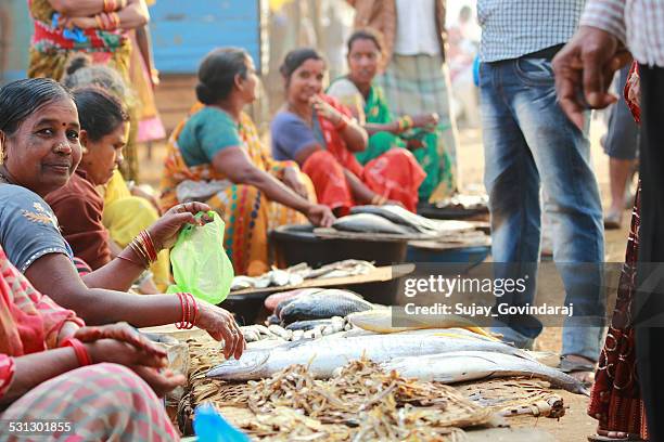 kalingapatnam fish market - east india company fotografías e imágenes de stock