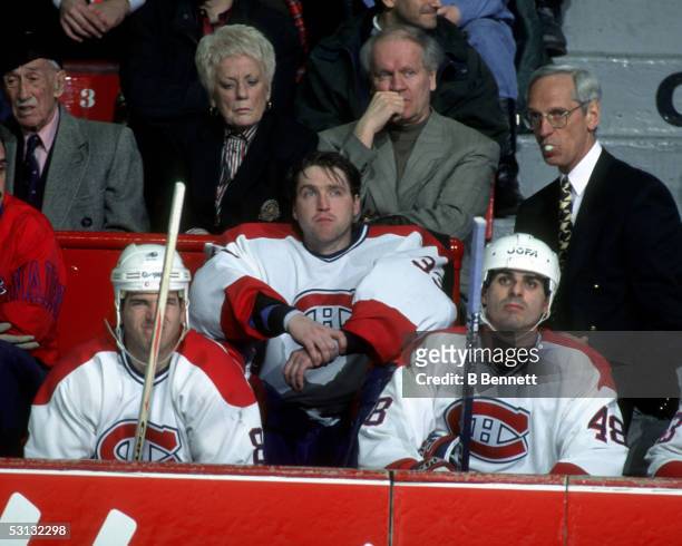 Patrick Roy takes himself out of the game during the 1994-95 season and played his last game for the Montreal Canadiens.