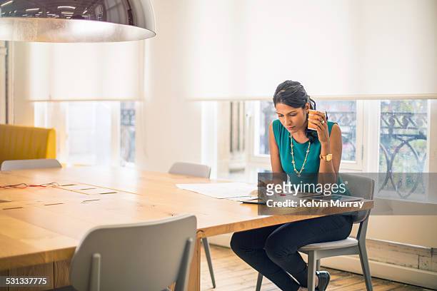 modern office shoot - meeting silence stock pictures, royalty-free photos & images