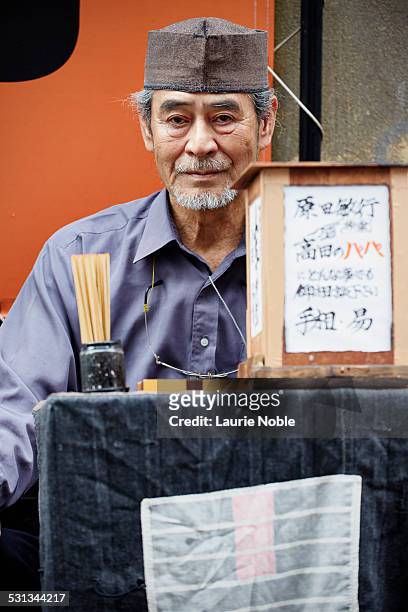 fortune teller, akiharbara, tokyo, japan - 預言者 ストックフォトと画像