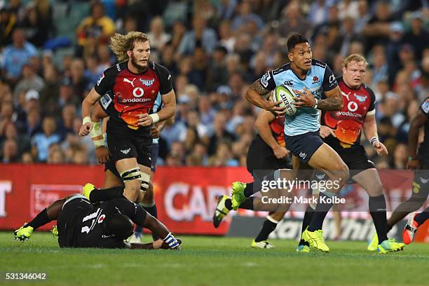 Israel Folau of the Waratahs makes a break during the round 12 Super Rugby match between the Waratahs and the Bulls at Allianz Stadium on May 14,...