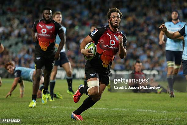 Dries Swanepoel of the Bulls runs with the ball during the round 12 Super Rugby match between the Waratahs and the Bulls at Allianz Stadium on May...