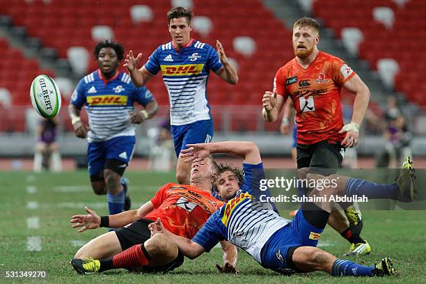 Riaan Viljoen of Sunwolves and Jean-Luc Du Plessis of Stormers challenge for the ball during the round 12 Super Rugby match between the Sunwolves and...