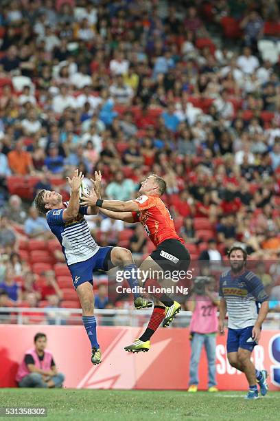 Riaan Viljoen of the Sunwolves jumps with Jean-Luc du Plessis of the Stormers for the ball during the round 12 Super Rugby match between the...
