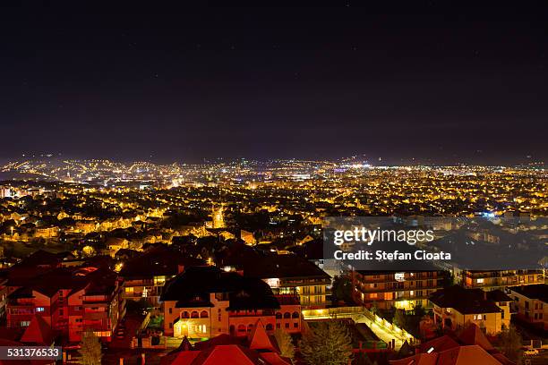 night over cluj napoca - cluj napoca stock-fotos und bilder