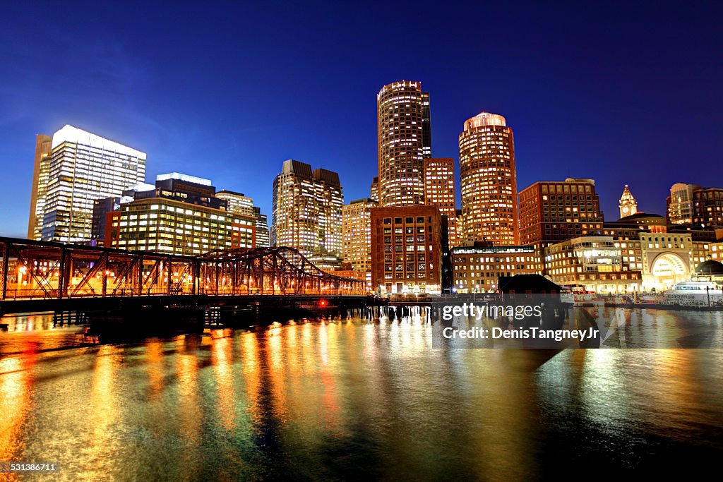 Skyline der Innenstadt von Boston, auf dem Harborwalk