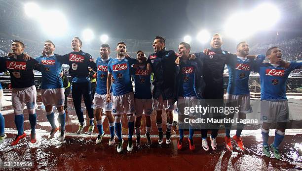 Players of Napoli celebrates after the Serie A match between SSC Napoli and Frosinone Calcio at Stadio San Paolo on May 14, 2016 in Naples, Italy.