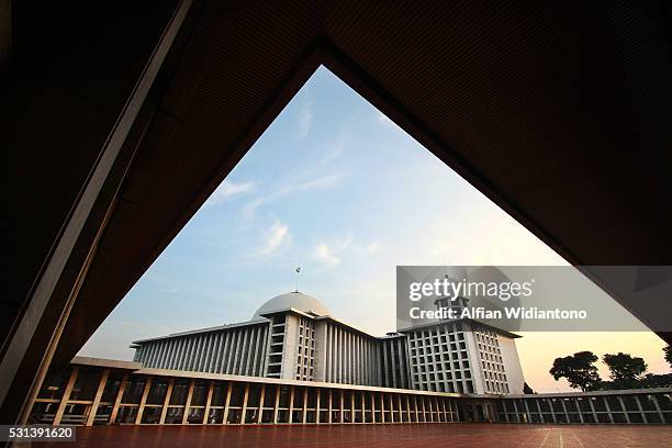 the grand istiqlal mosque - masjid istiqlal stock pictures, royalty-free photos & images