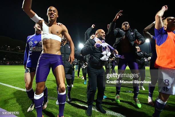 Head Coach Pascal Dupraz of Toulouse celebrates with his players after the football french Ligue 1 match between Angers SCO and Toulouse FC on May...