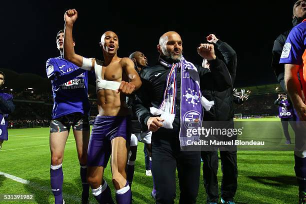 Head Coach Pascal Dupraz of Toulouse celebrates with his players after the football french Ligue 1 match between Angers SCO and Toulouse FC on May...