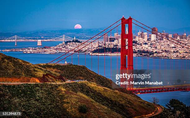 moon rising - transamerica-pyramid-san-francisco stock-fotos und bilder