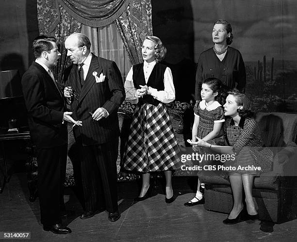 From left, American actor John Sylvester talks with Cliff Hall , as actresses Sara Anderson, Lynn Loring , Bess Johnson , and Mary Stuart watch in a...