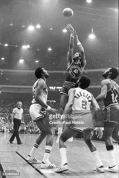 Keith Wilkes of the Golden State Warriors in action against the Chicago Bulls, Chicago, Illinois, 1972.