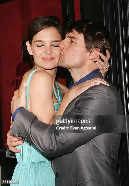Actress Katie Holmes and actor Tom Cruise attend the premiere of "War Of The Worlds" at the Ziegfeld Theatre June 23, 2005 in New York City.
