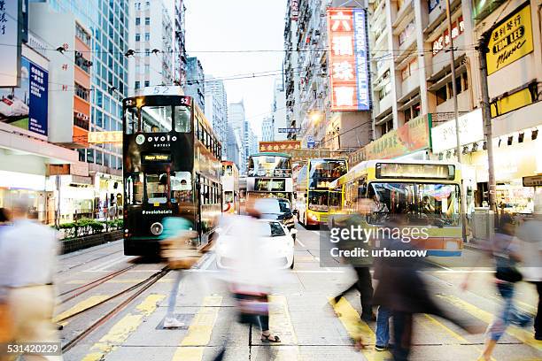 traffic and pedestrians on hennessy road, causeway bay, hong kong - causeway bay stock pictures, royalty-free photos & images