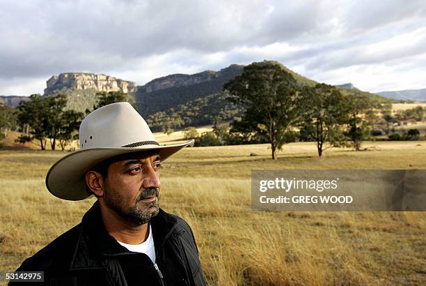 Sheikh Ahmed bin Saeed Al-Maktoum, chairman of the Emirates Group, inspects 24 June 2005, the site of the new Emirates six-star Wolgan Valley Resort...