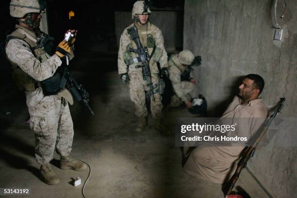 135 Marines Of The 3 4 In Fallujah Photos & High Res Pictures - Getty ...