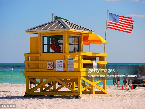 lifeguard station at siesta key beach, florida - siesta key - fotografias e filmes do acervo