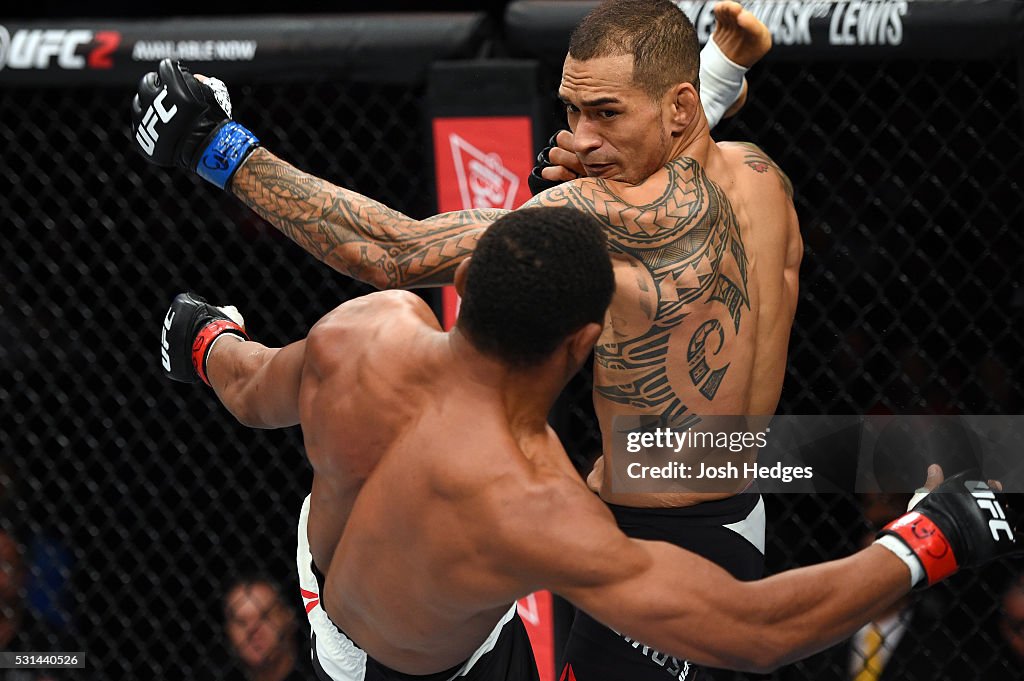 UFC 198: Trinaldo v Medeiros