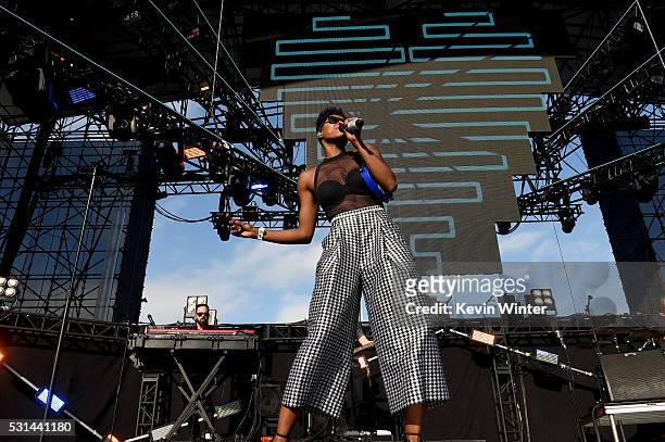 Singer Noelle Scaggs of the band Fitz and the Tantrums performs onstage at KROQ Weenie Roast 2016 at Irvine Meadows Amphitheatre on May 14, 2016 in...