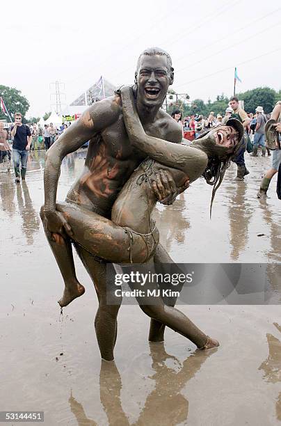 Glastonbury Music Festival 2005 Day 1 High-Res Stock Photo - Getty