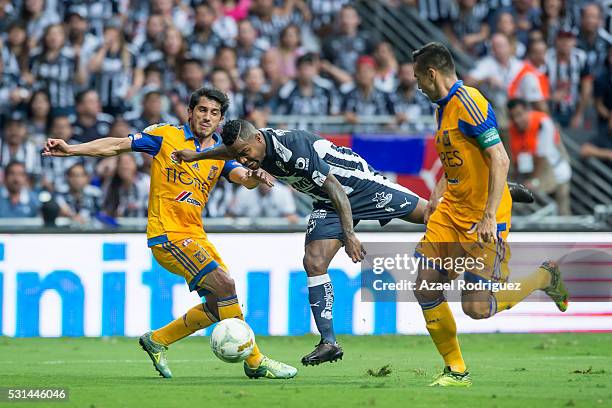 Dorlan Pabon of Monterrey fights for the ball with Damian Alvarez and Juninho of Tigres during the quarter finals second leg match between Monterrey...