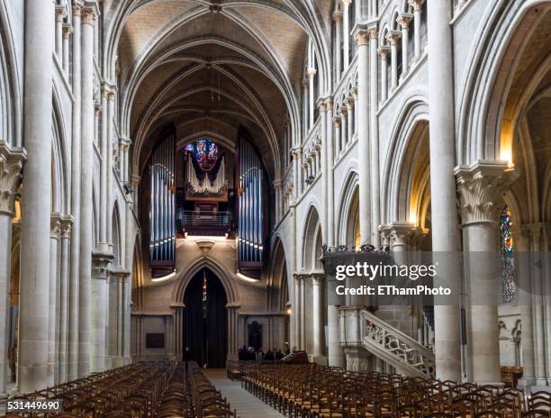 cathedral of notre dame of lausanne (interior) - lausanne cathedral notre dame stock pictures, royalty-free photos & images