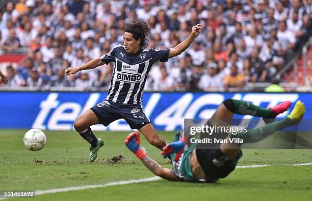 Efrain Juarez of Monterrey in action during the quarter finals second leg match between Monterrey and Tigres UANL as part of the Clausura 2016 Liga...