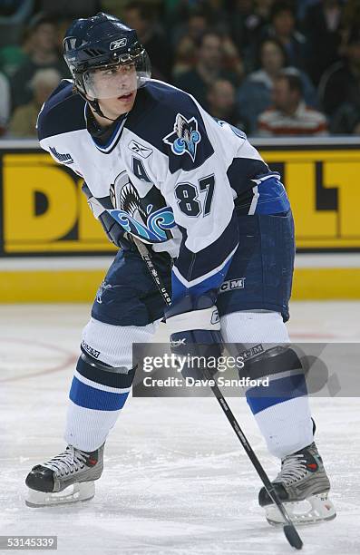 Sidney Crosby of the Rimouski Oceanic lines up for the face off against the Kelowna Rockets during the Memorial Cup Tournament at the John Labatt...