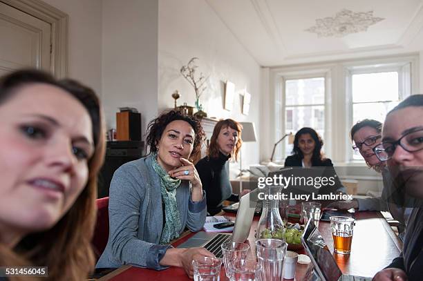 group of business women at a meeting - egoperspektive stock-fotos und bilder