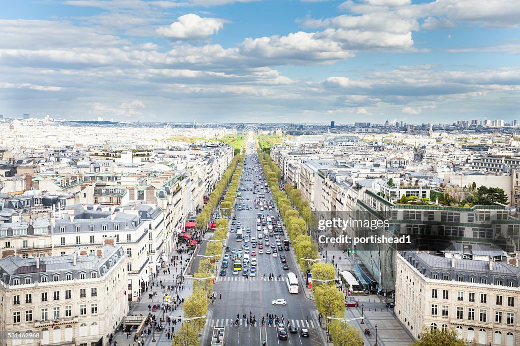 Champs-Elysées avenue, gesehen von der Spitze des Arc de Triomphe