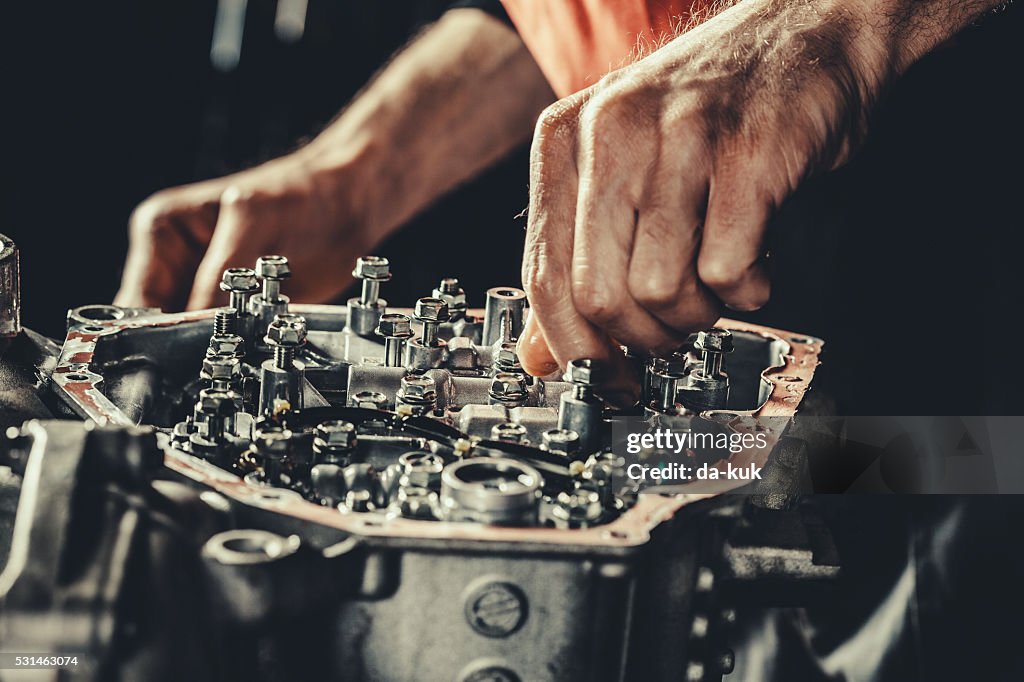 CVT caixa de velocidades detalhe de reparo