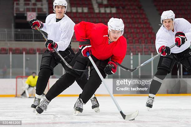 ice hockey players in the action - hockey player 個照片及圖片檔