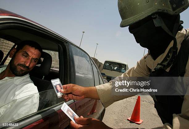 Iraqentry Control Point Entry Control Point 1 Photos and Premium High Res Pictures - Getty Images