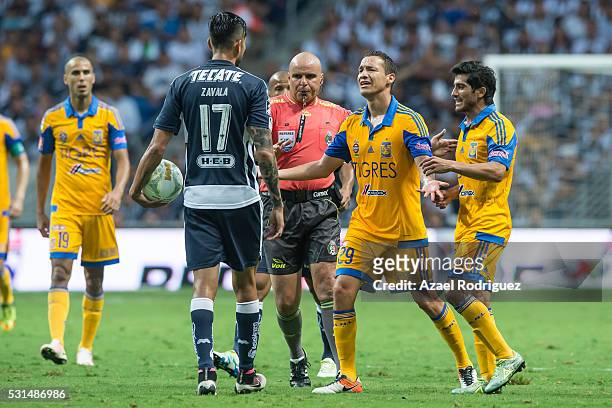 Jesus Dueñas of Tigres argues with Jesus Zavala of Monterrey during the quarter finals second leg match between Monterrey and Tigres UANL as part of...