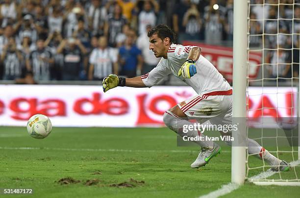 Nahuel Guzman of Tigres in action during the quarter finals second leg match between Monterrey and Tigres UANL as part of the Clausura 2016 Liga MX...