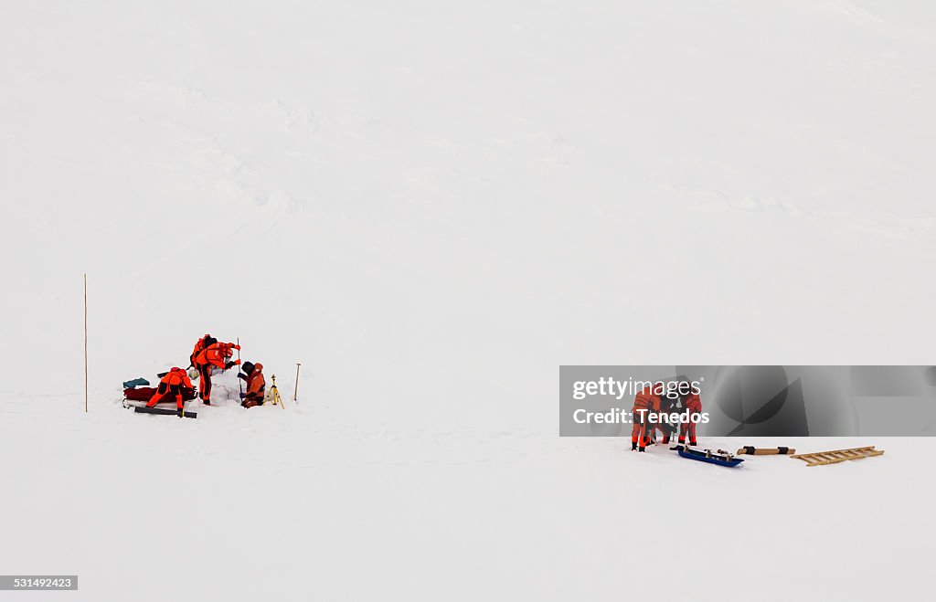 Polar Wissenschaftler on ice floe