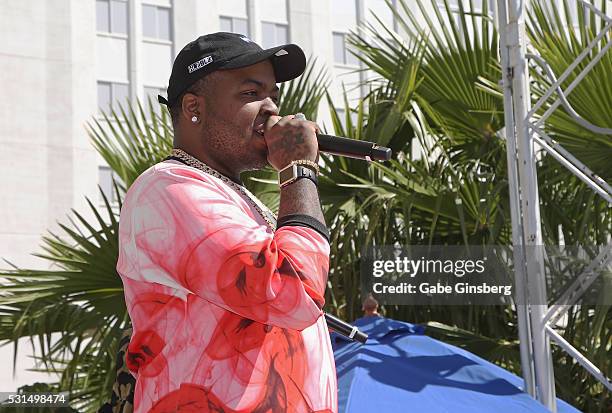 Rapper Sean Kingston performs at Sky Beach Club at the Tropicana Las Vegas on May 14, 2016 in Las Vegas, Nevada.