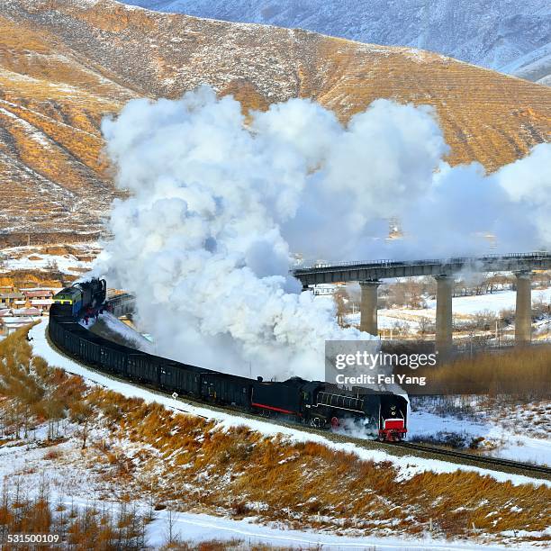 steam locomotive - inner mongolia photos et images de collection