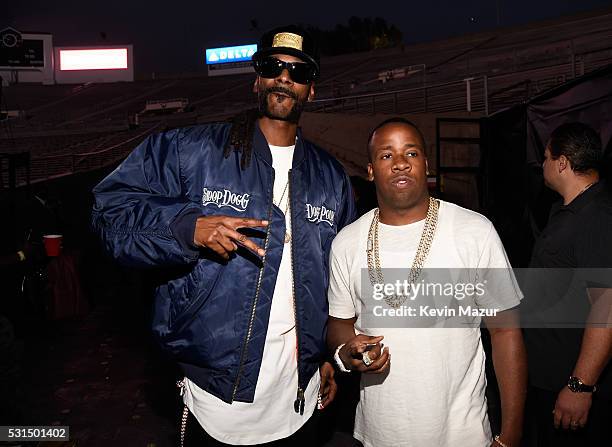 Rappers Snoop Dogg and Yo Gotti pose backstage during "The Formation World Tour" at the Rose Bowl on May 14, 2016 in Pasadena, California.