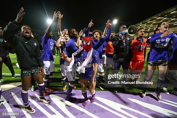 Players of Toulouse with Adrien Regattin of Toulouse celebrate after the football french Ligue 1 match between Angers SCO and Toulouse FC on May 14,...