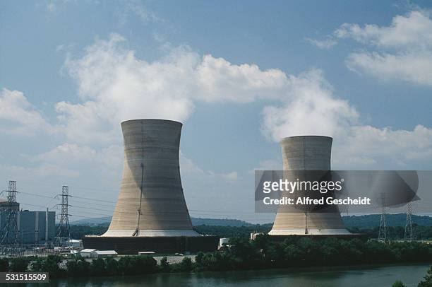 The Three Mile Island Nuclear Generating Station, a nuclear power station on Three Mile Island, on the Susquehanna River in Pennsylvania, USA, 1989....
