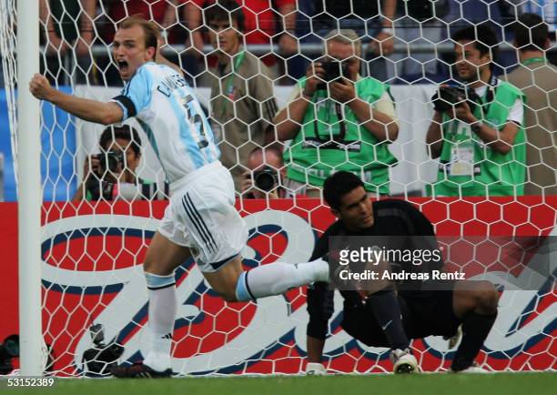 Esteban Cambiasso of Argentina scores the sixth and winning penalty against Goalkeeper Oswaldo Sanchez of Mexico, in the FIFA Confederations Cup 2005...