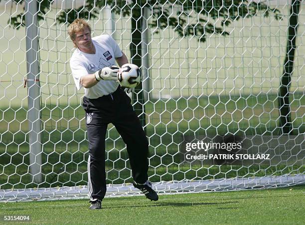 German goalkeeper Oliver Kahn practices during a atraining session, 27 June 2005 at the Sportschool Egidius Braun in Leipzig. Germany will meet...