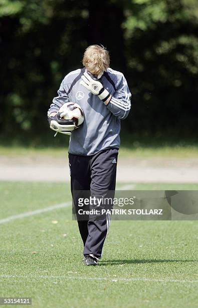 German goalkeeper Oliver Kahn practices during a training session, 27 June 2005 at the Sportschool Egidius Braun in Leipzig. Germany will meet Mexico...