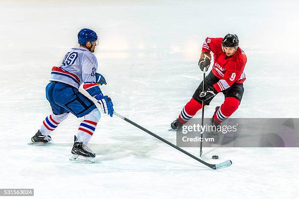 jogadores de hóquei no gelo - ice hockey uniform imagens e fotografias de stock