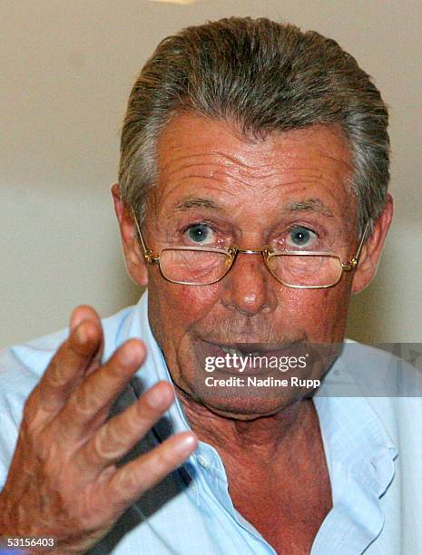 Dr. Wolfgang Klein gesticulates during the general meeting of the Bundesliga Club Hamburger SV at the AOL Arena on June 27, 2005 in Hamburg, Germany.