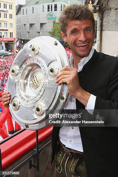 Thomas Mueller of Bayern Muenchen celebrate winning the German Championship title on the town hall balcony at Marienplatz on May 15, 2016 in Munich,...